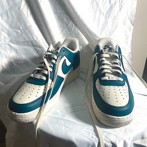 Nike ID Air Force 1’s green and white